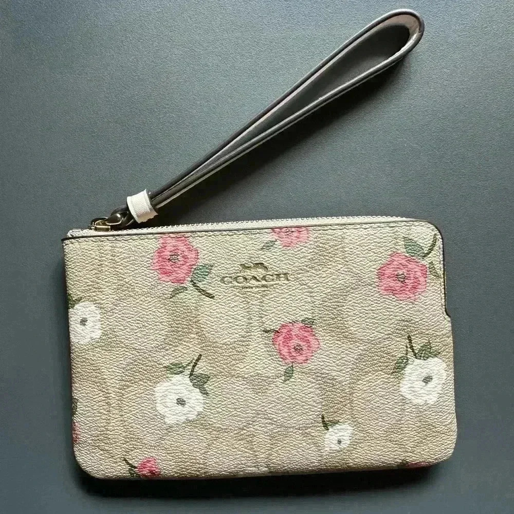 COPY - 🌼🌸NWT Coach CORNER ZIP WRISTLET IN SIGNATURE CANVAS WITH FLORAL PRINT